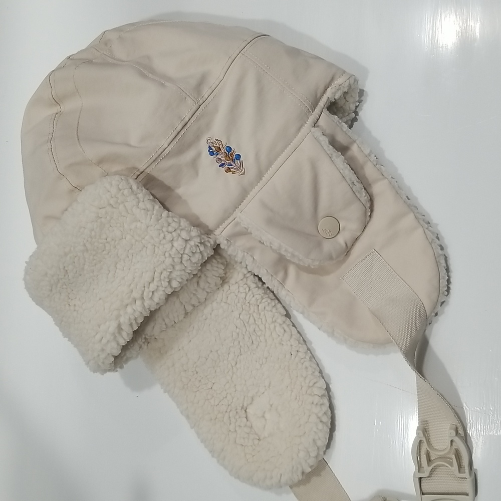 Free People Cream Shearling Hat - Picture 2 of 7